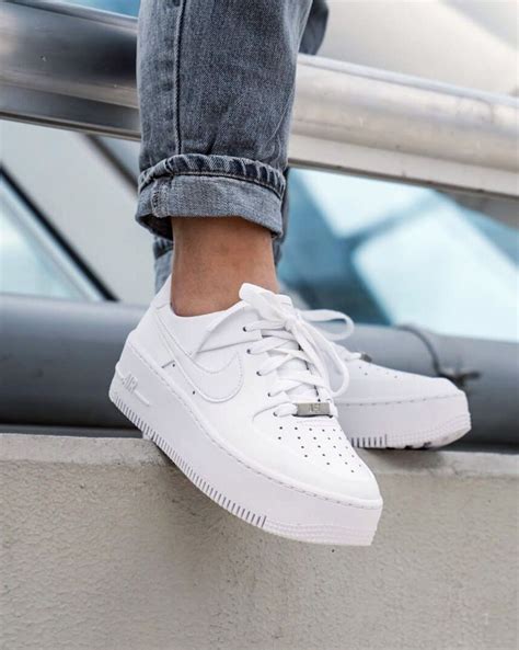 WOMEN'S LUXURY WHITE SNEAKERS 